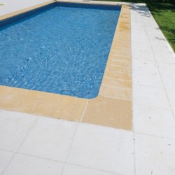 Borde de piscina esquina invertida Moraira 50x50